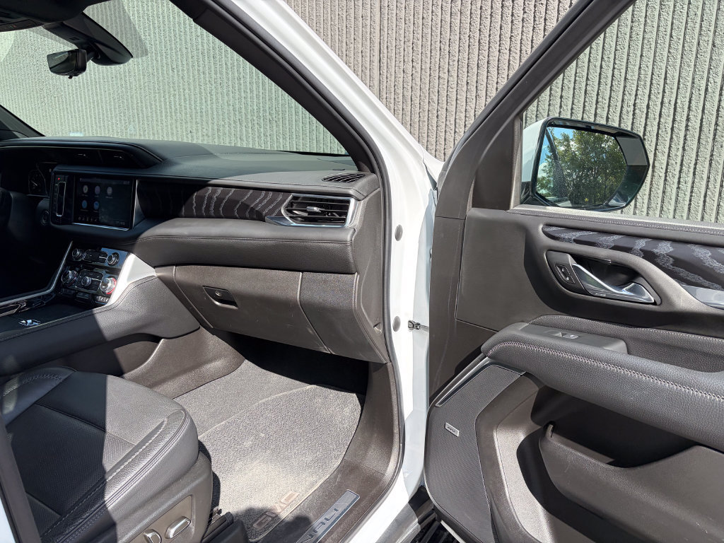 Used 2021 GMC Yukon Denali w/ Denali Premium Package AWD/4WD image 32
