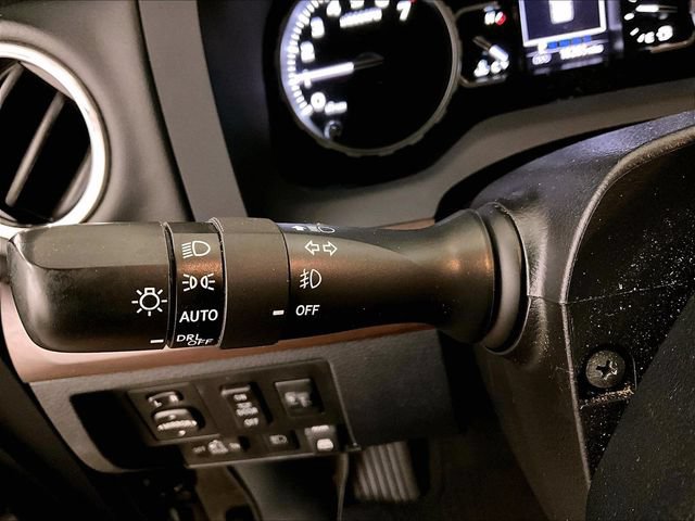 Used 2018 Toyota Tundra Limited w/ Limited Premium Package AWD/4WD image 30