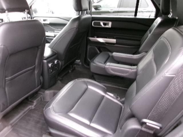 Certified 2022 Ford Explorer XLT w/ Equipment Group 202A AWD/4WD image 9