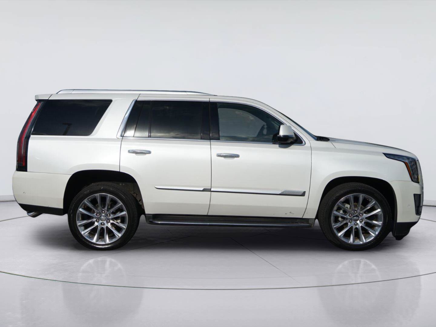 Used 2017 Cadillac Escalade Luxury RWD image 5