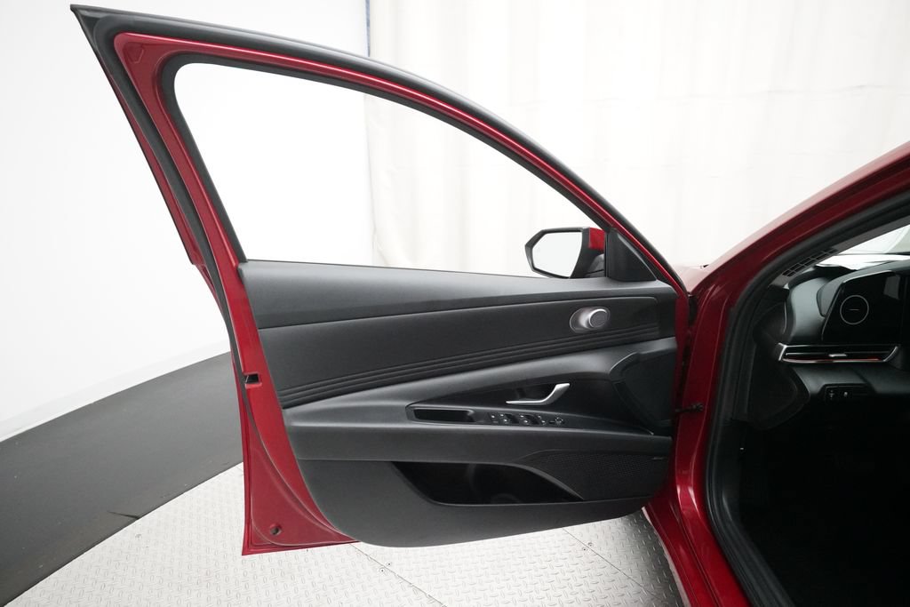 Used 2025 Hyundai Elantra Limited FWD image 27