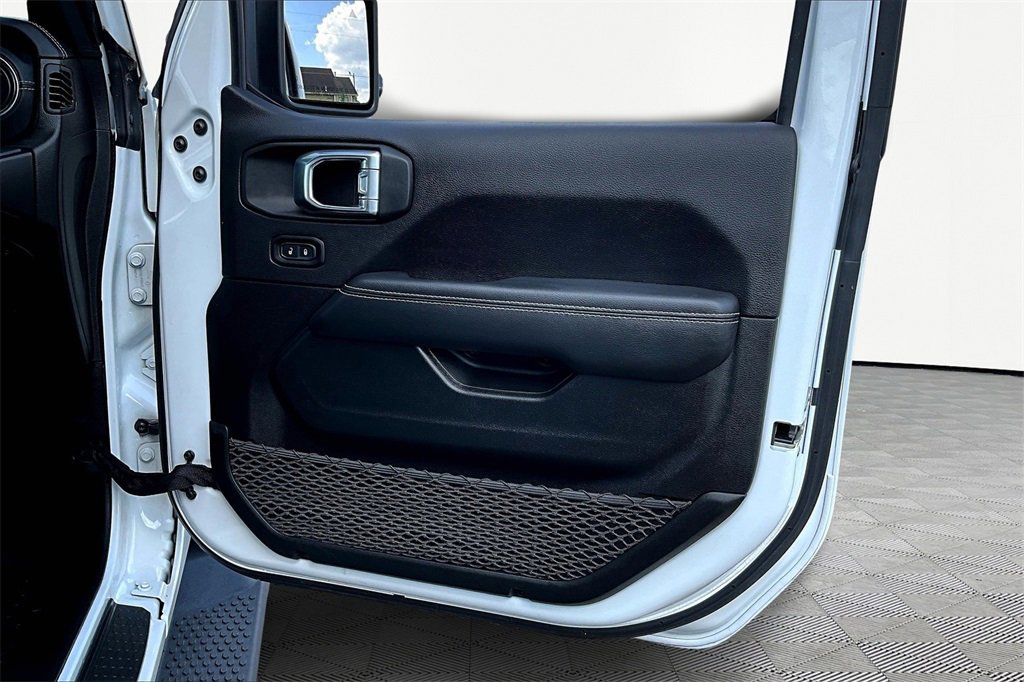 Used 2022 Jeep Wrangler Unlimited Sahara w/ Cold Weather Group image 24