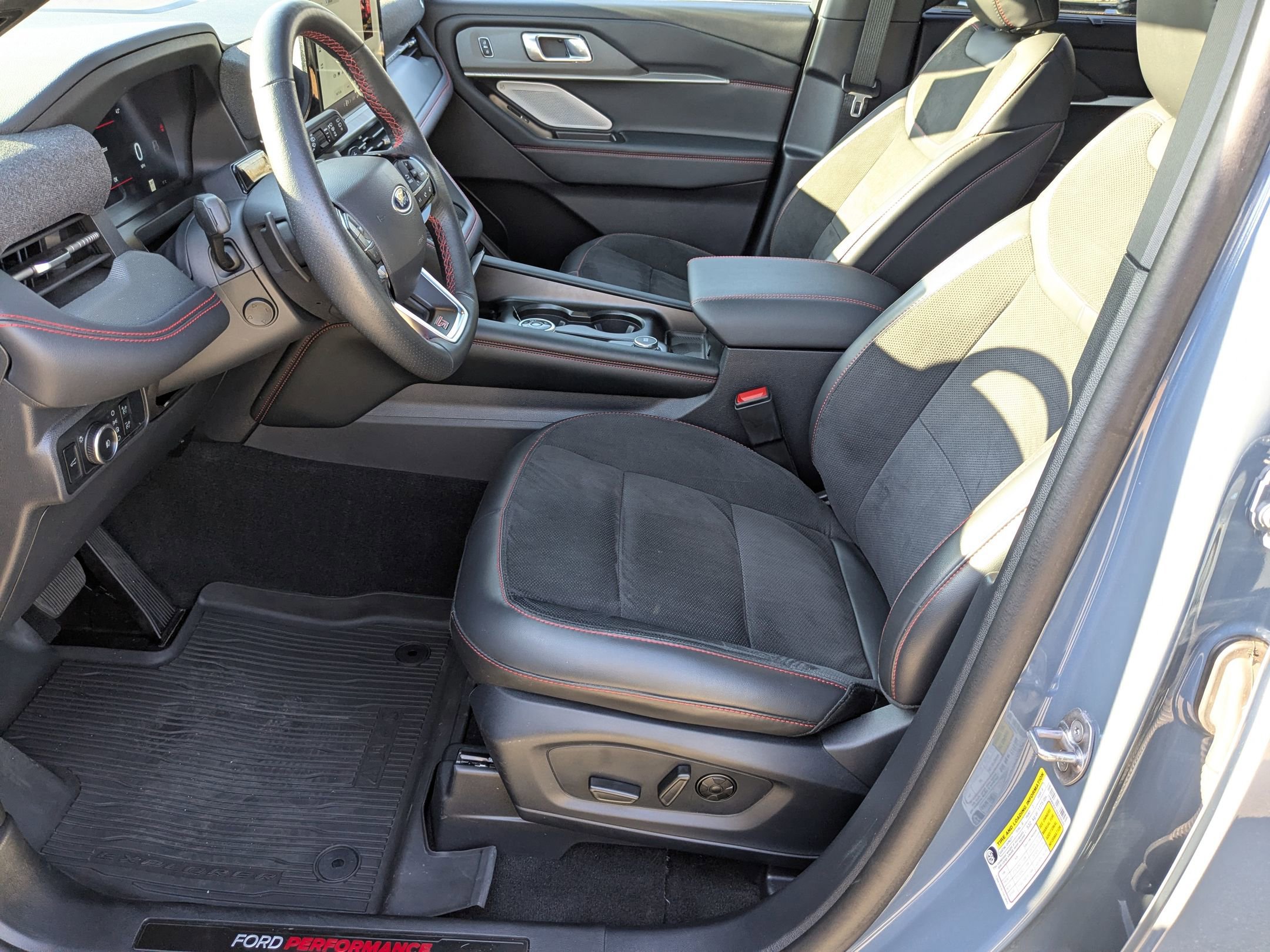 Certified 2025 Ford Explorer ST image 15