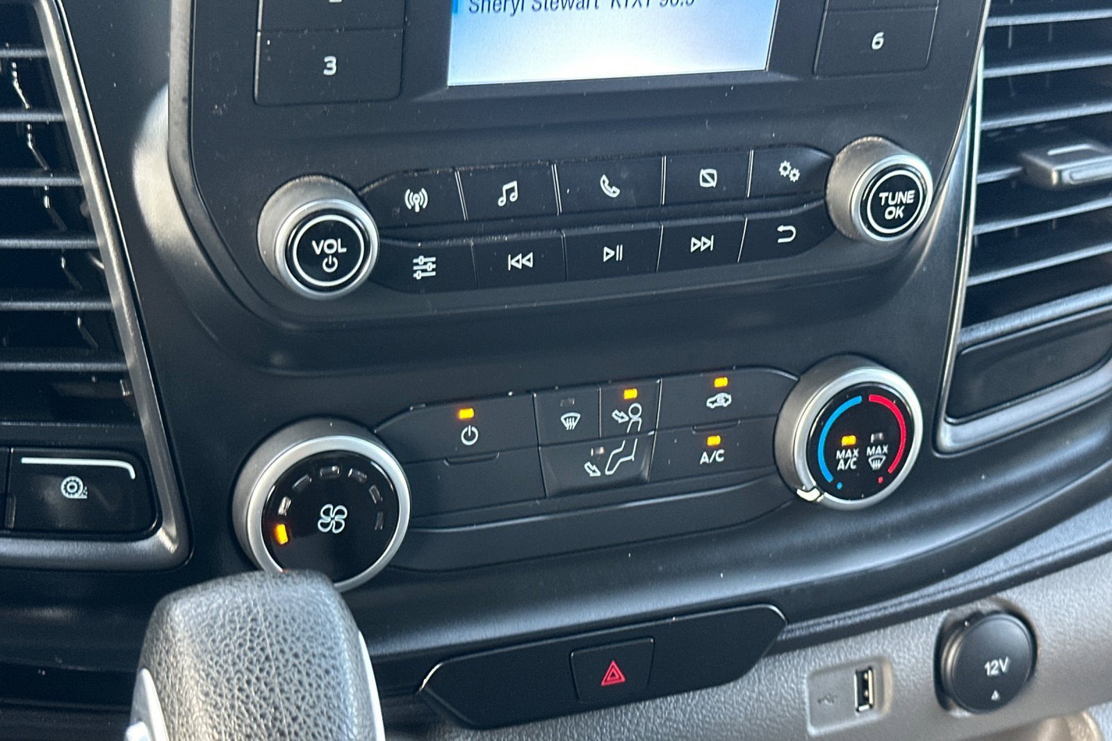 Certified 2023 Ford Transit 150 Low Roof image 17