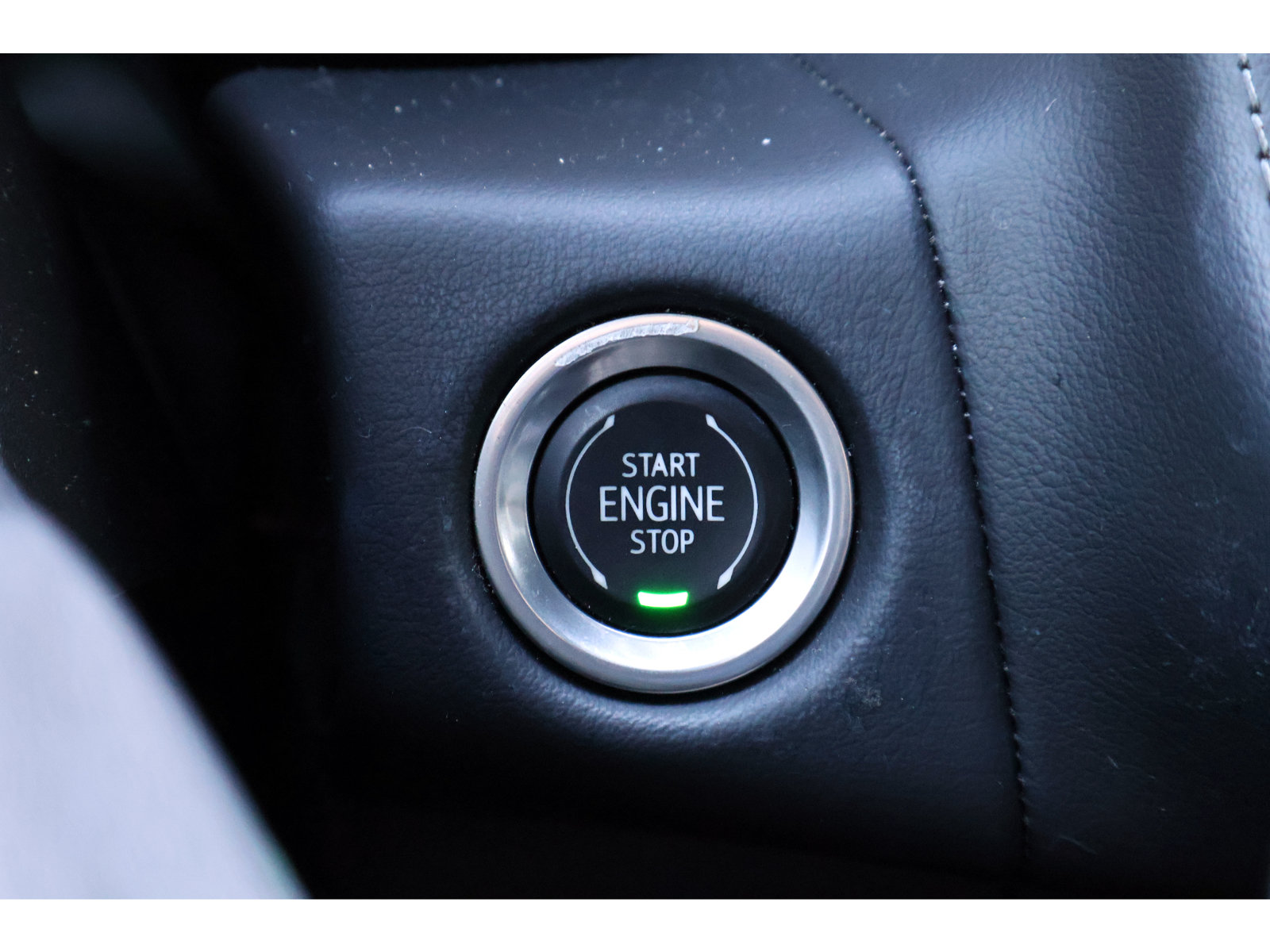 Used 2022 Chevrolet Tahoe Z71 w/ Z71 Off-Road Package AWD/4WD image 9