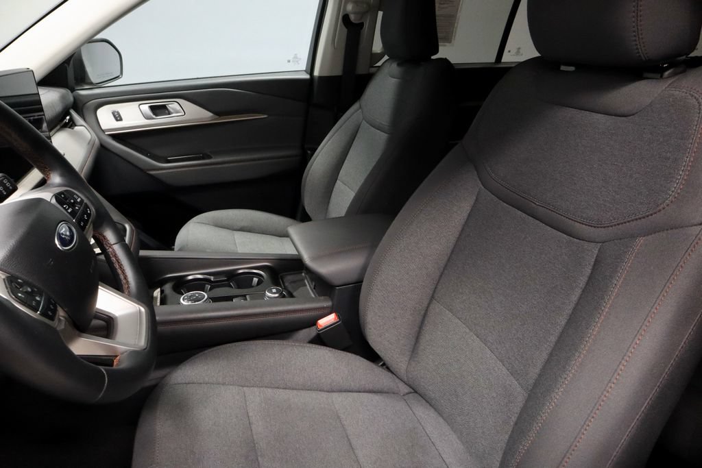 Certified 2025 Ford Explorer Active AWD/4WD image 26