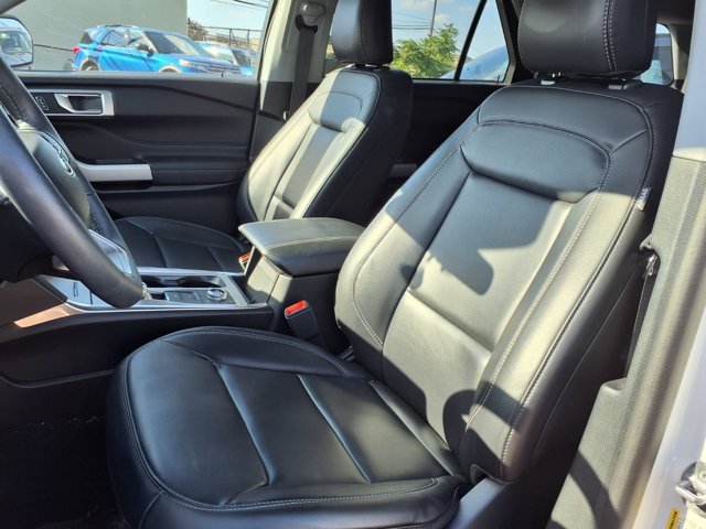 Certified 2024 Ford Explorer XLT w/ Equipment Group 202A AWD/4WD image 2