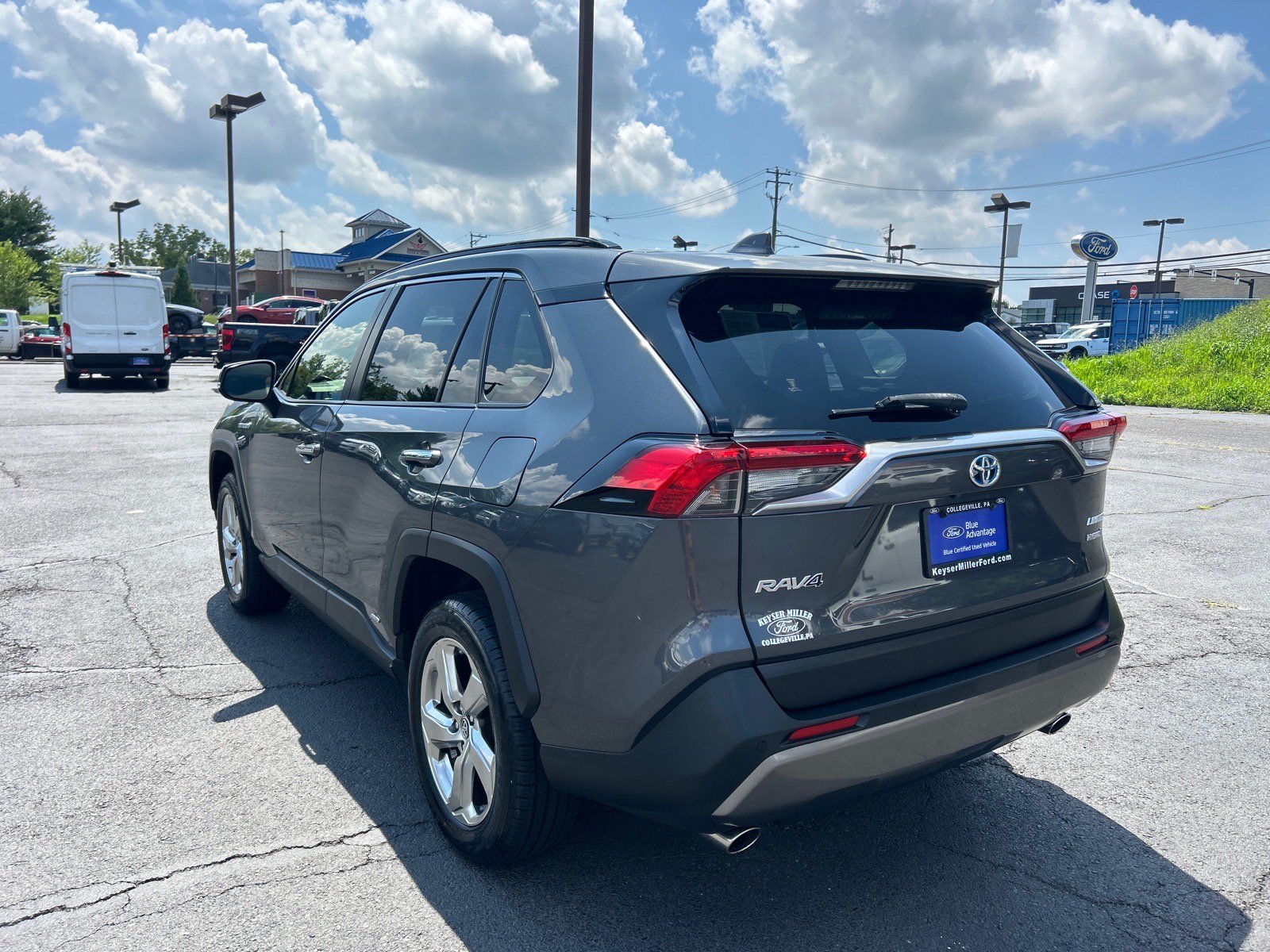 Used 2019 Toyota RAV4 Limited w/ Carpet Mat Package AWD/4WD image 11