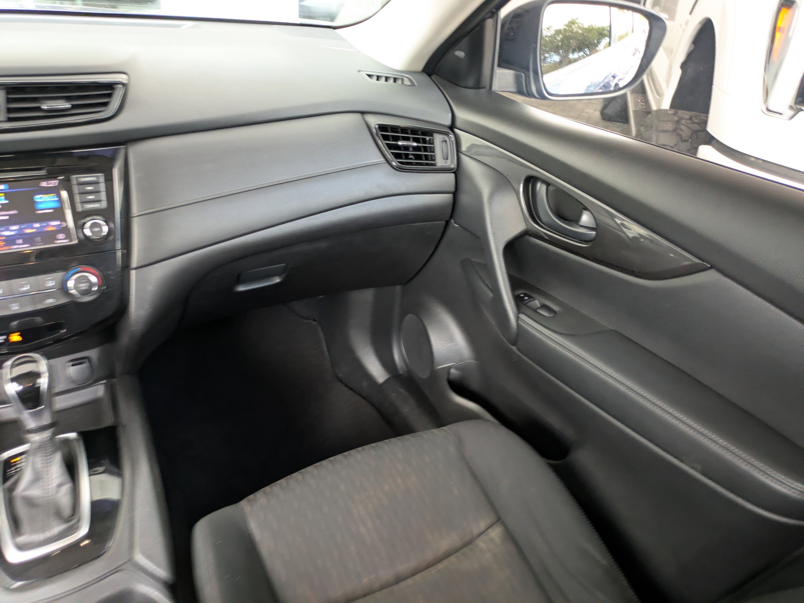Used 2020 Nissan Rogue S FWD image 17