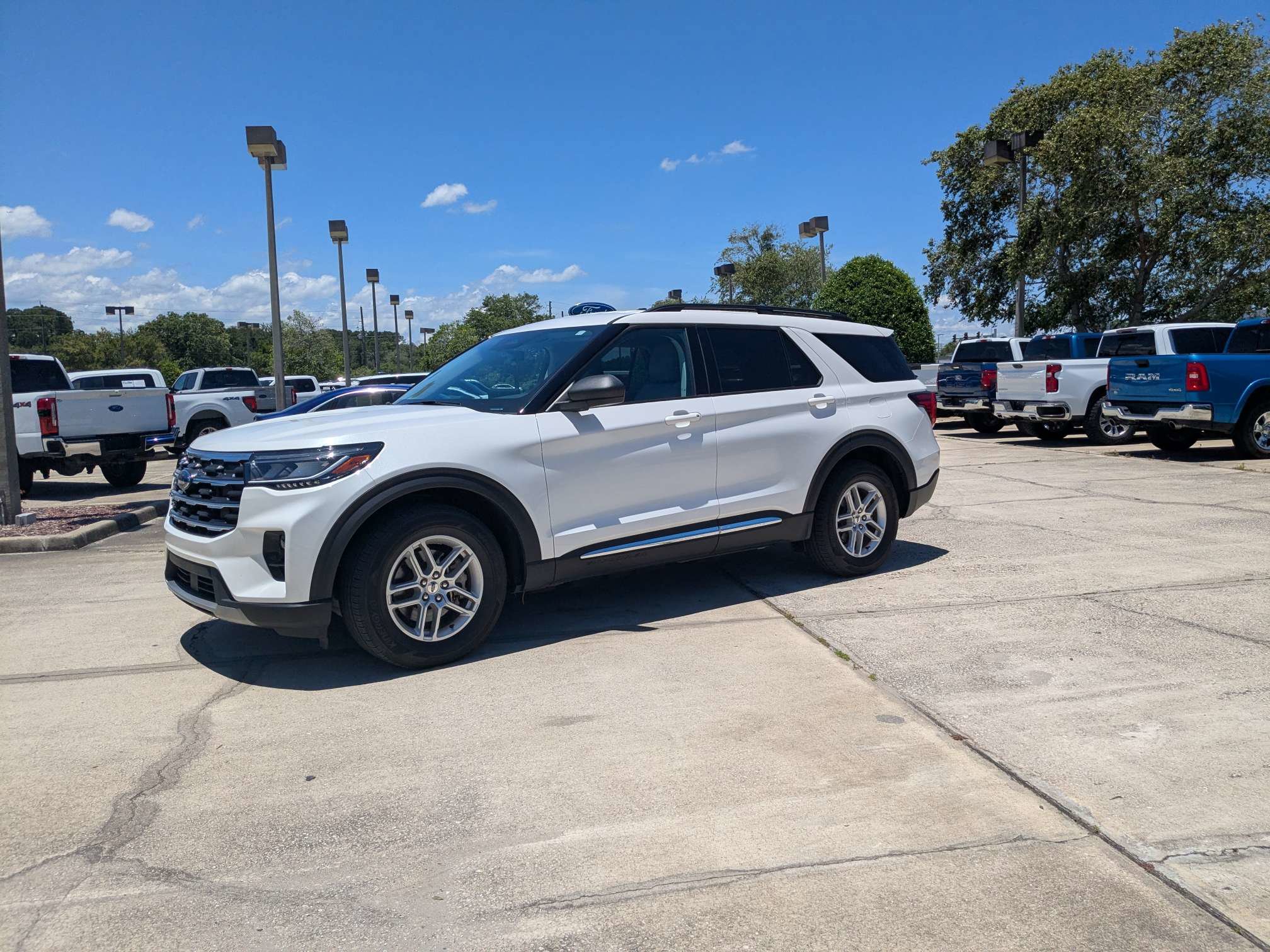 Certified 2025 Ford Explorer Active w/ Active Comfort Package RWD image 8