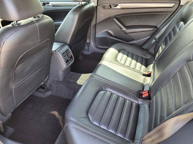 Used 2018 Volkswagen Passat 2.0T SEL Premium FWD image 12