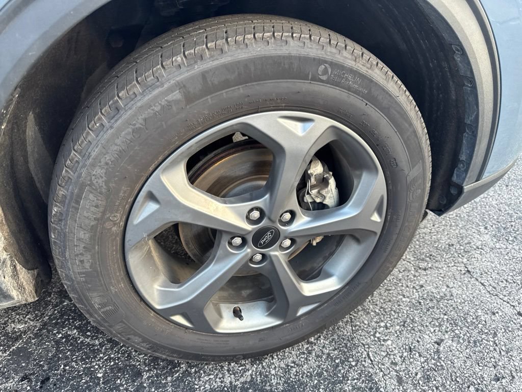 Certified 2025 Ford Escape ST-Line Select AWD/4WD image 38