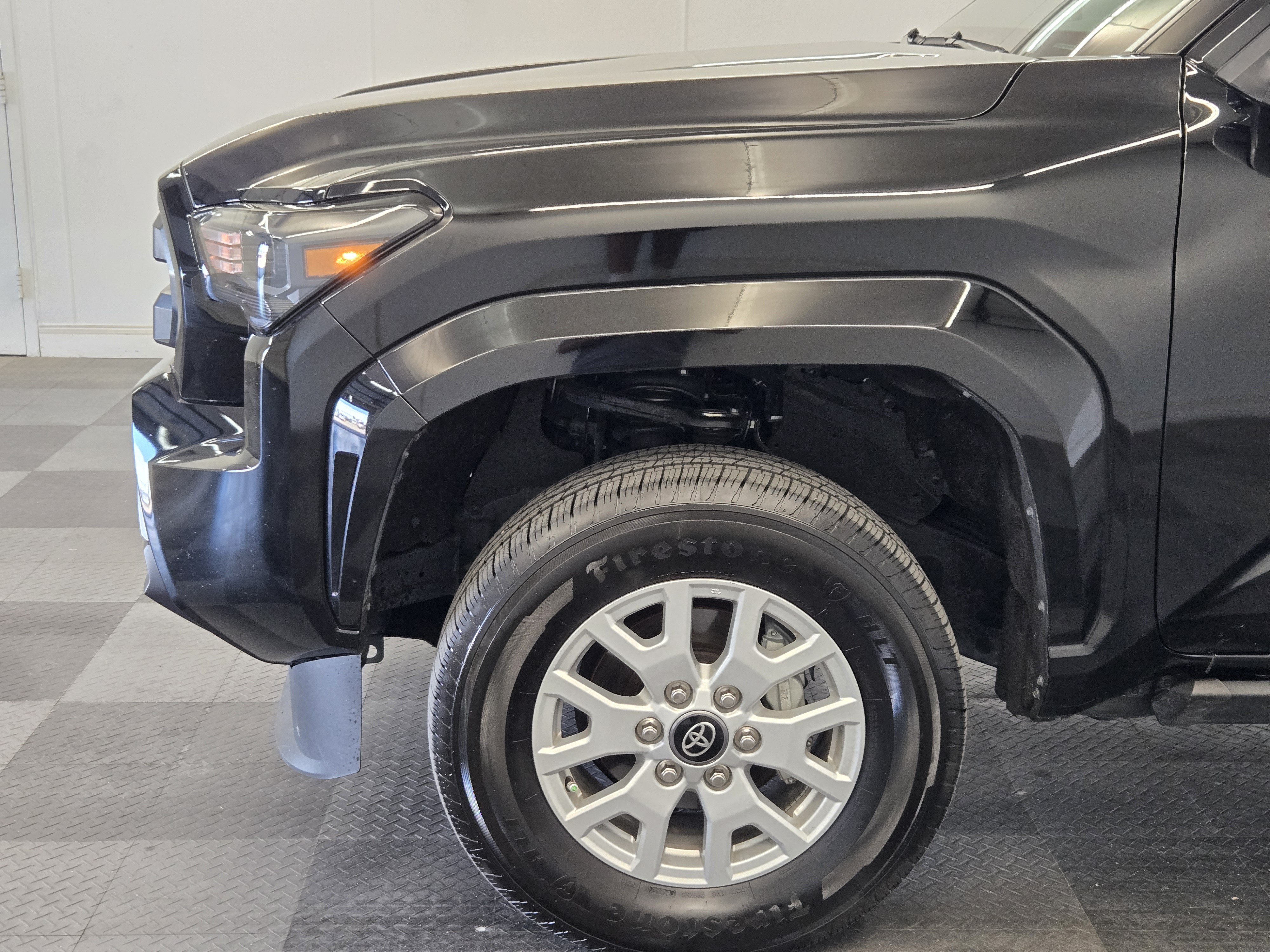 Used 2025 Toyota Tacoma SR5 AWD/4WD image 9