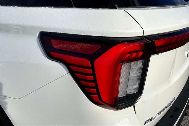 Certified 2025 Ford Explorer Platinum w/ Ultimate Package AWD/4WD image 29