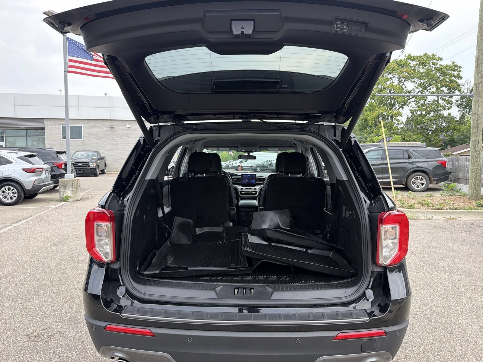 Certified 2024 Ford Explorer XLT w/ Equipment Group 202A AWD/4WD image 35