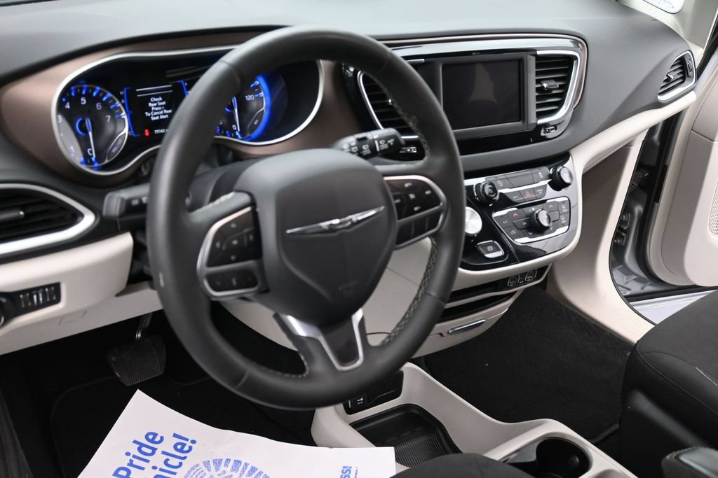 Used 2023 Chrysler Voyager LX FWD image 13