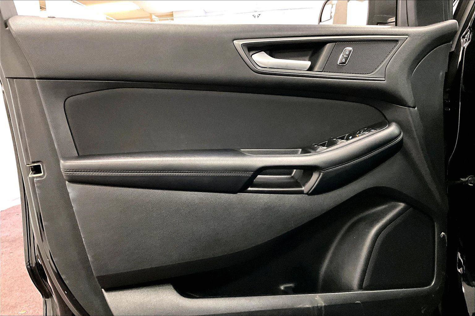 Certified 2018 Ford Edge SE image 22