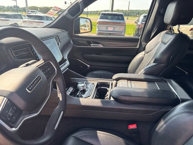 Used 2024 Jeep Wagoneer Series III AWD/4WD image 15