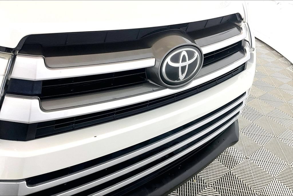 Used 2019 Toyota Highlander XLE FWD image 24