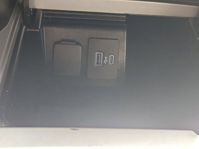 Certified 2022 Ford Explorer XLT w/ Equipment Group 202A image 27