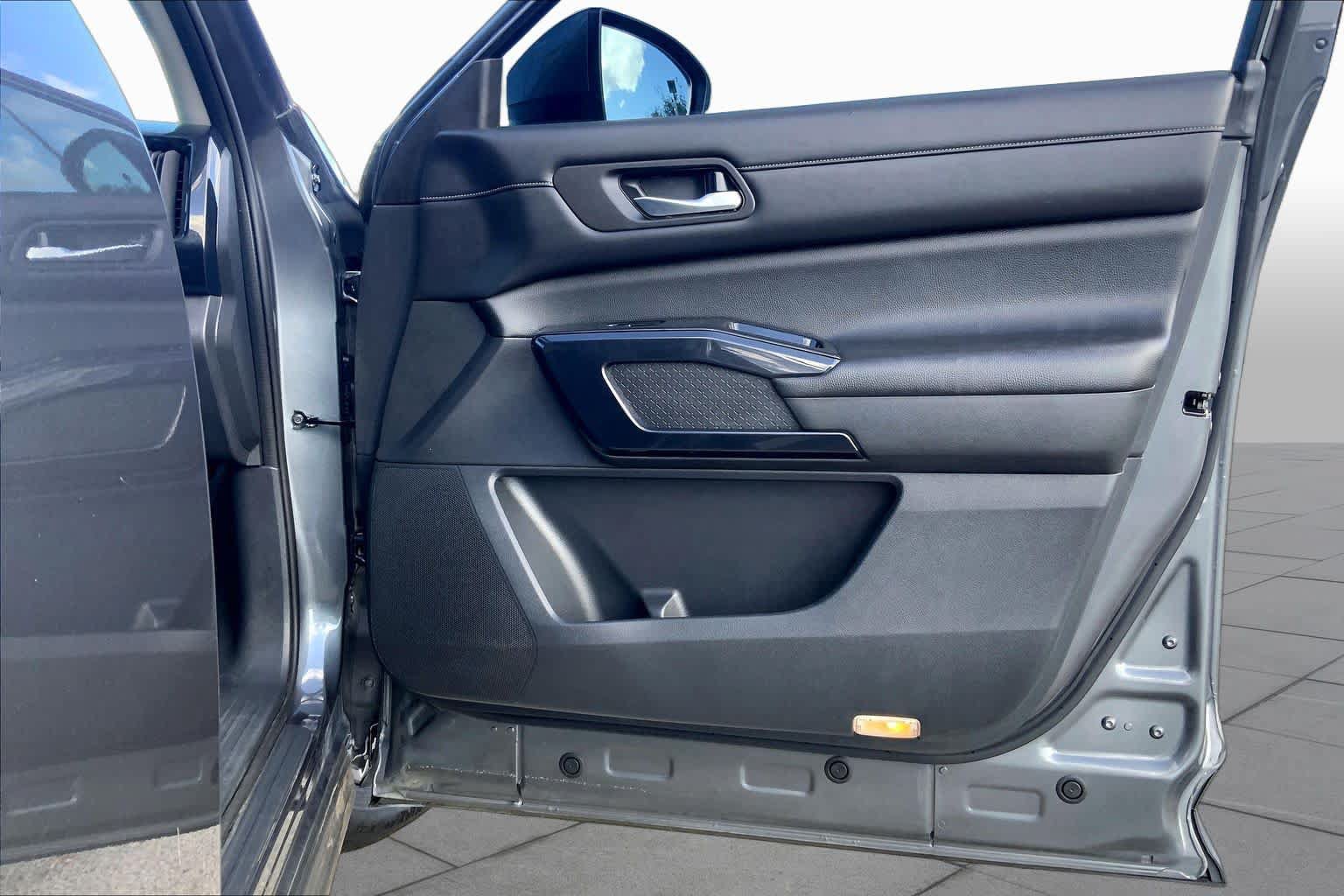 Used 2022 Nissan Pathfinder S FWD image 23