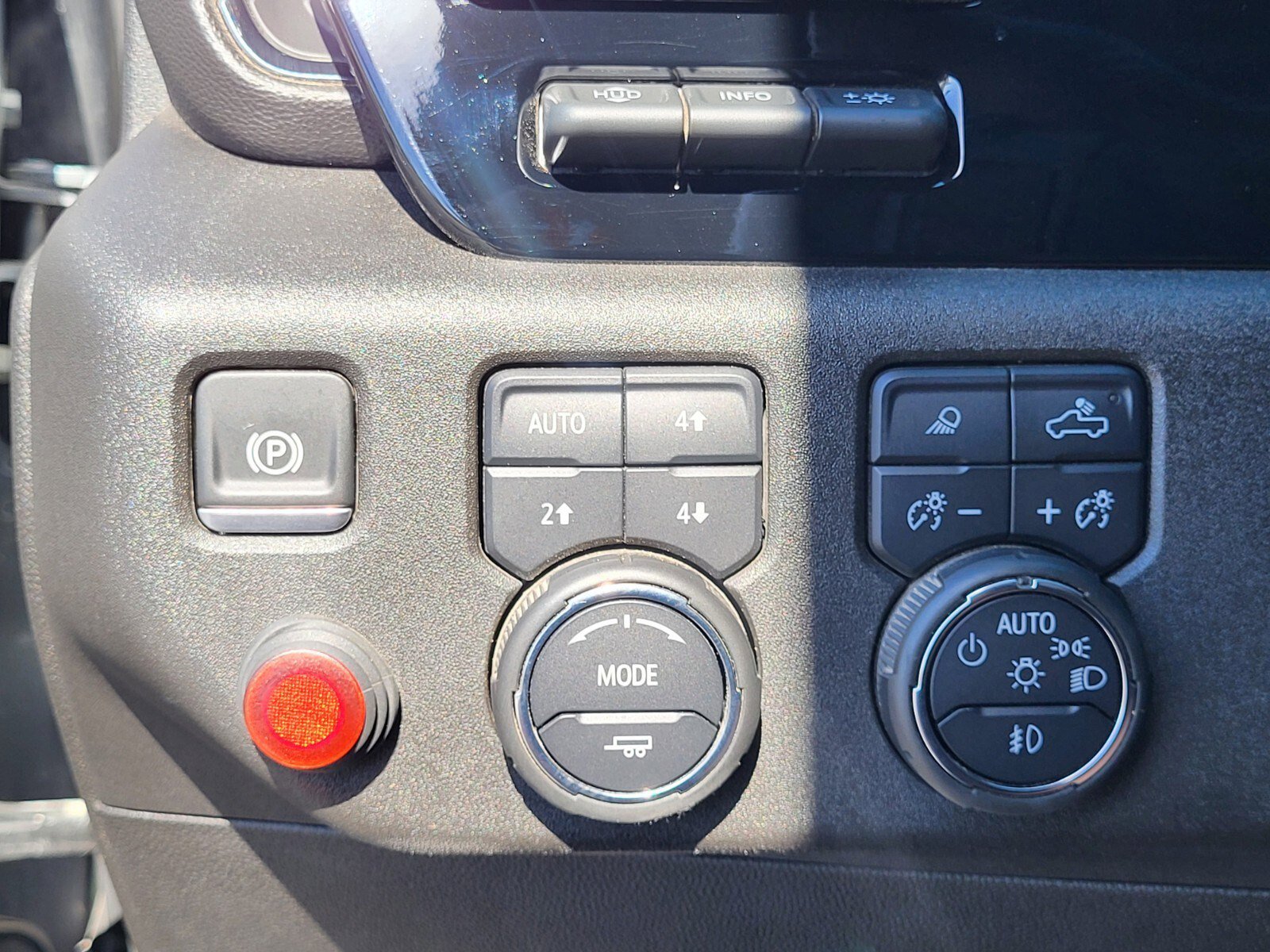 Used 2025 Chevrolet Silverado 2500 ZR2 w/ Technology Package image 23