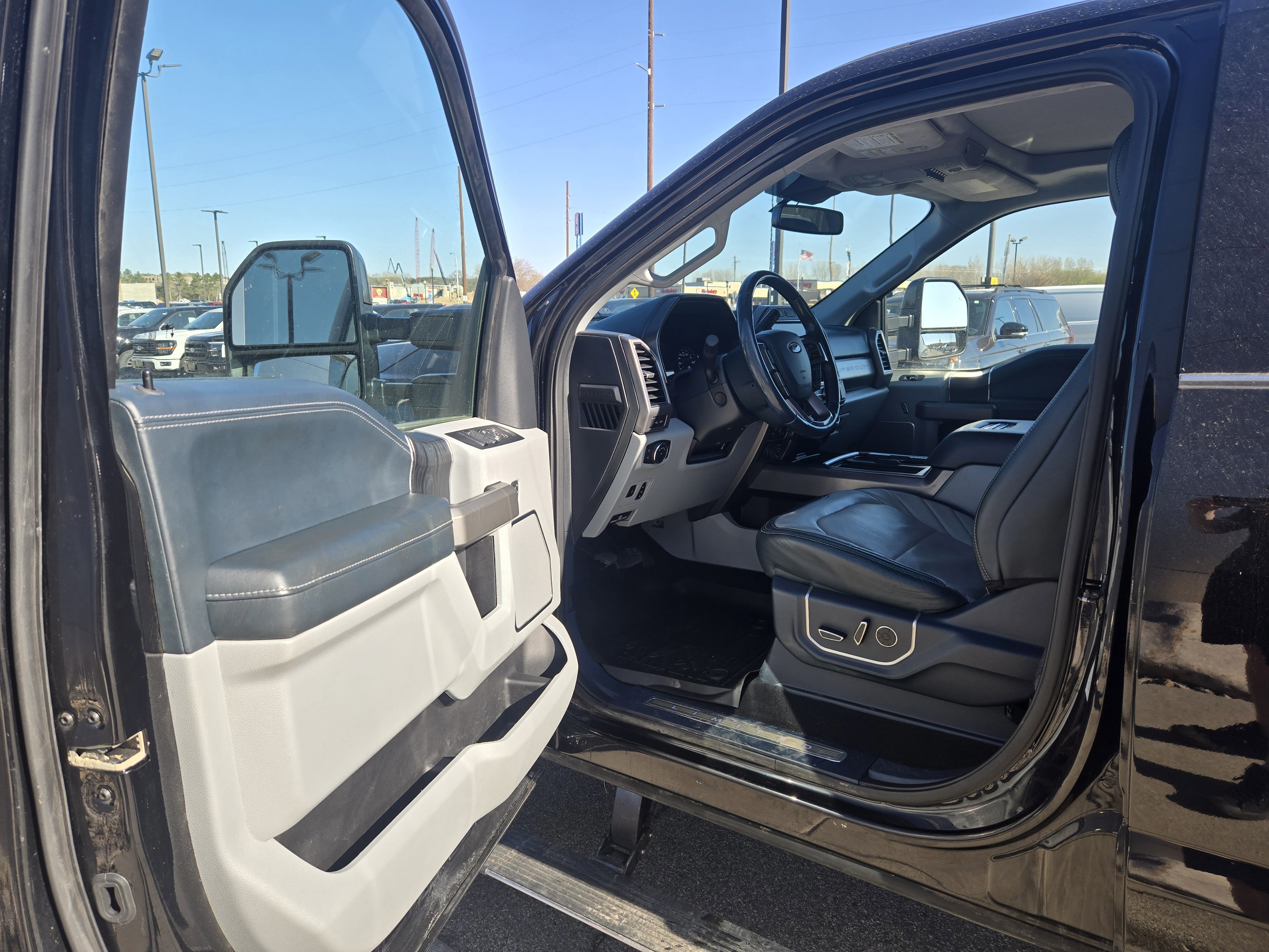 Certified 2022 Ford F350 Limited w/ FX4 Off-Road Package AWD/4WD image 14