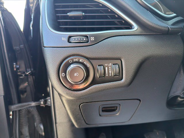 Used 2019 Jeep Cherokee Trailhawk w/ Cold Weather Group AWD/4WD image 28