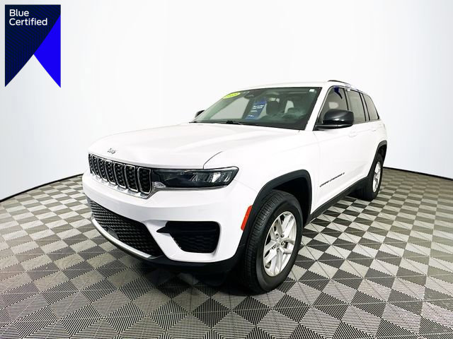 Used 2023 Jeep Grand Cherokee Laredo image 1