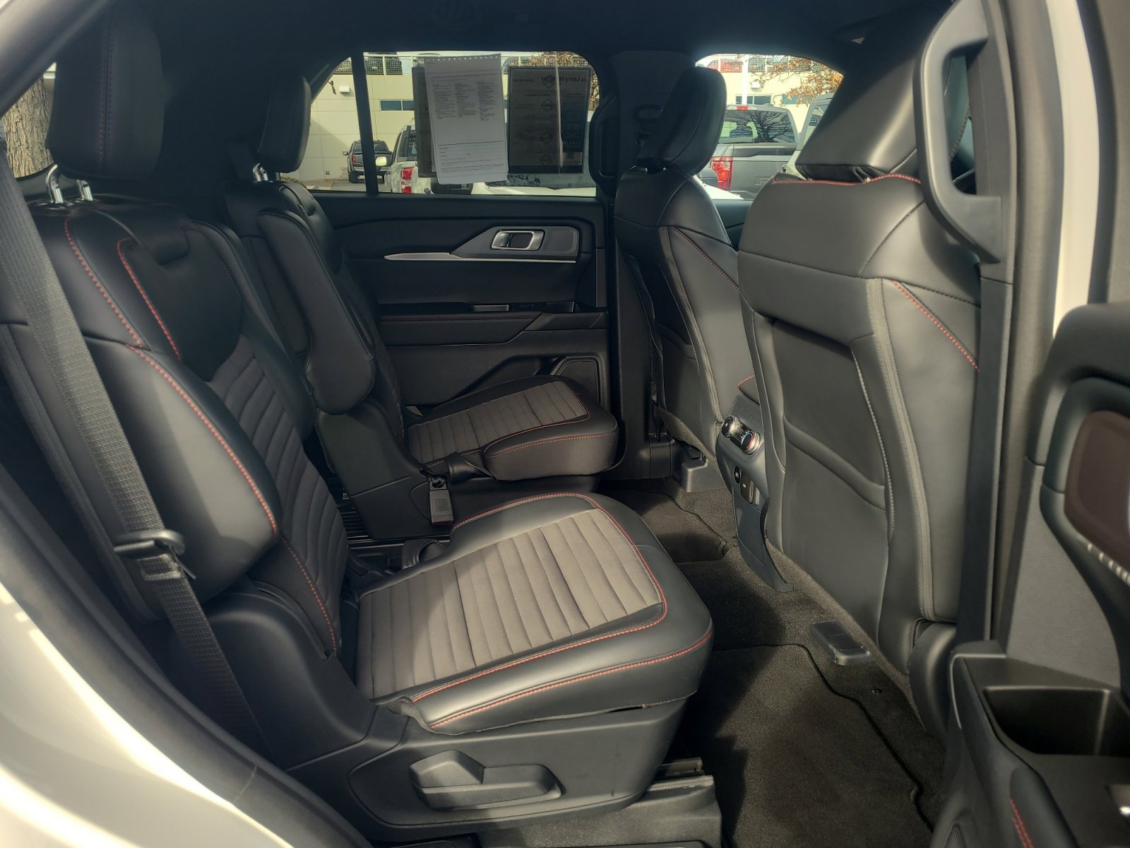 Certified 2025 Ford Explorer ST-Line image 18