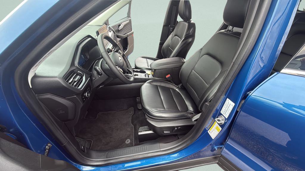 Certified 2023 Ford Escape Platinum AWD/4WD image 38