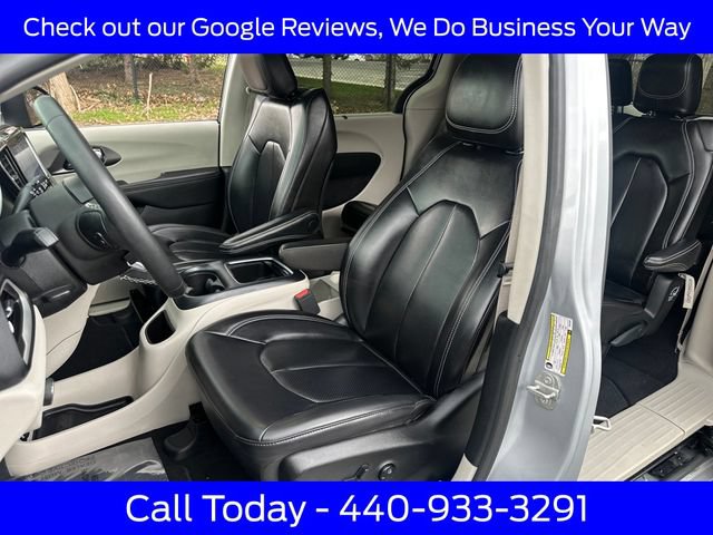 Used 2023 Chrysler Pacifica Touring-L FWD image 28
