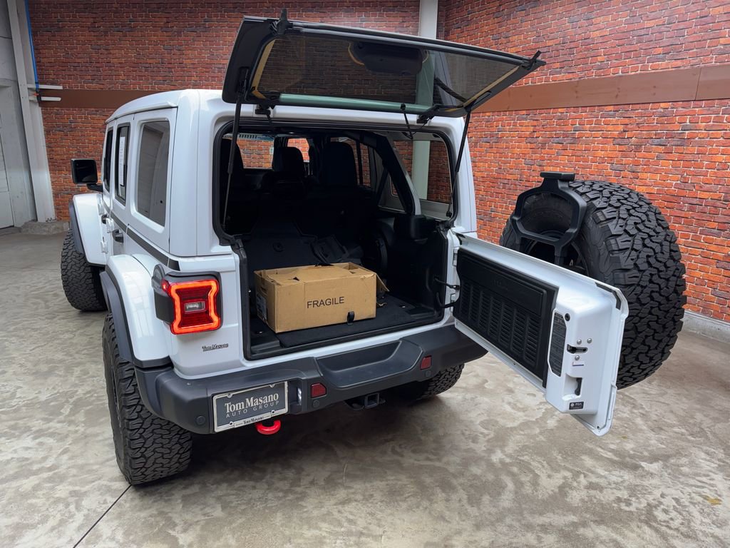 Used 2024 Jeep Wrangler Unlimited Rubicon AWD/4WD image 3
