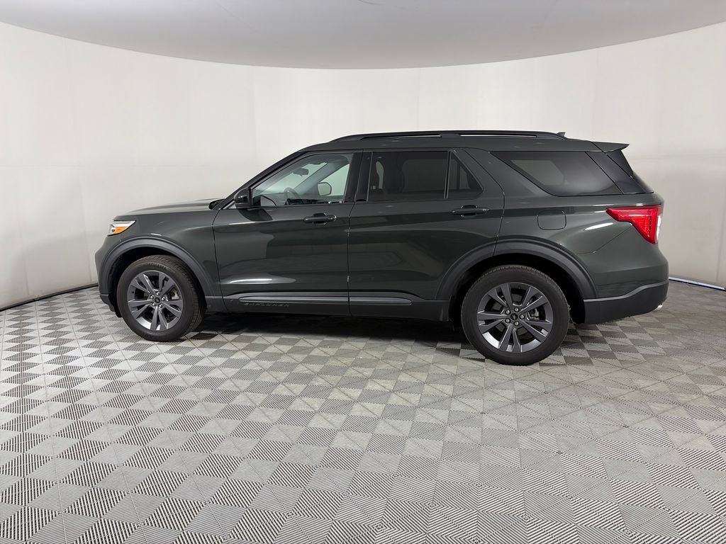 Certified 2024 Ford Explorer XLT w/ Equipment Group 202A AWD/4WD image 4