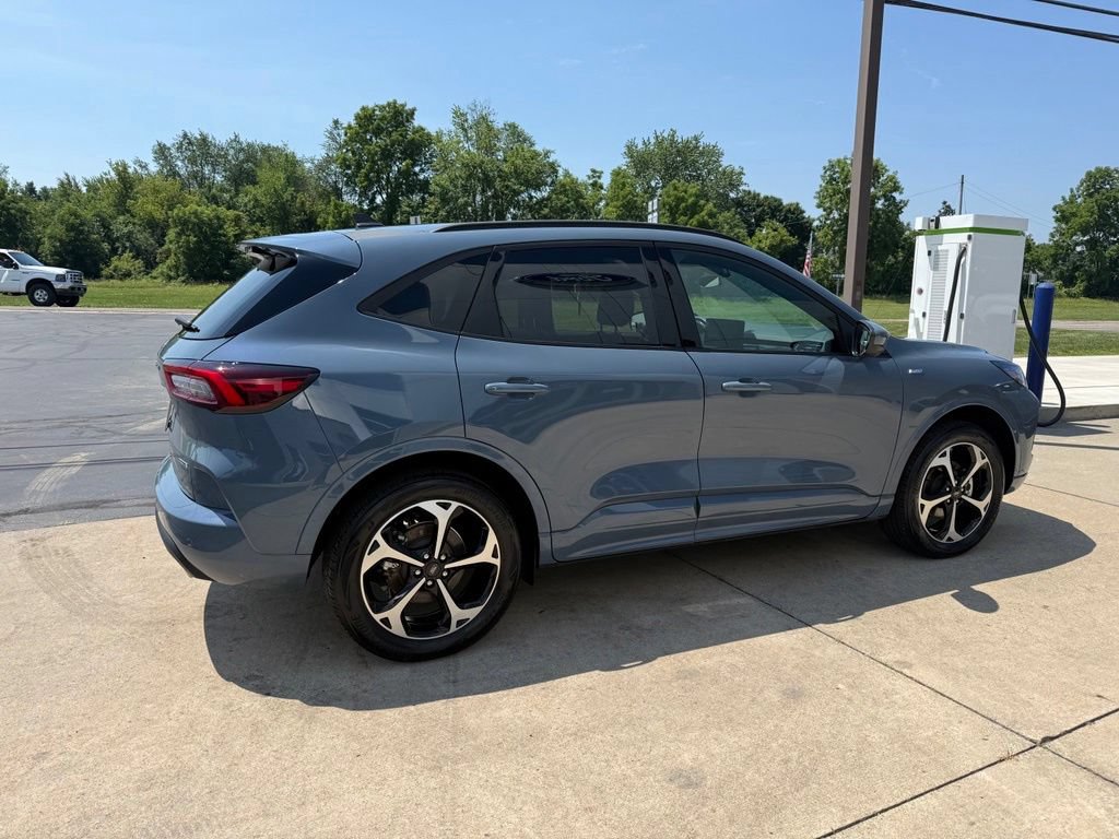 Certified 2024 Ford Escape ST-Line Elite AWD/4WD image 10