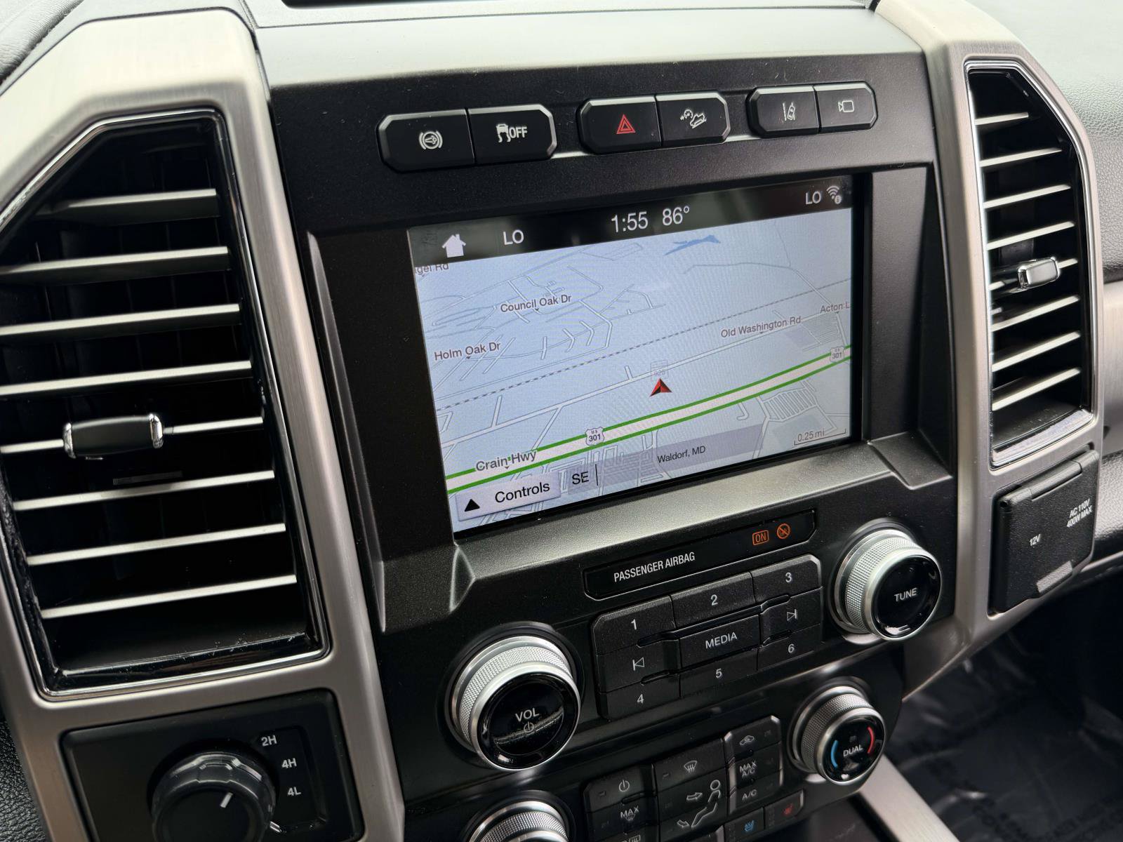 Certified 2019 Ford F450 Platinum w/ Platinum Ultimate Package AWD/4WD image 8