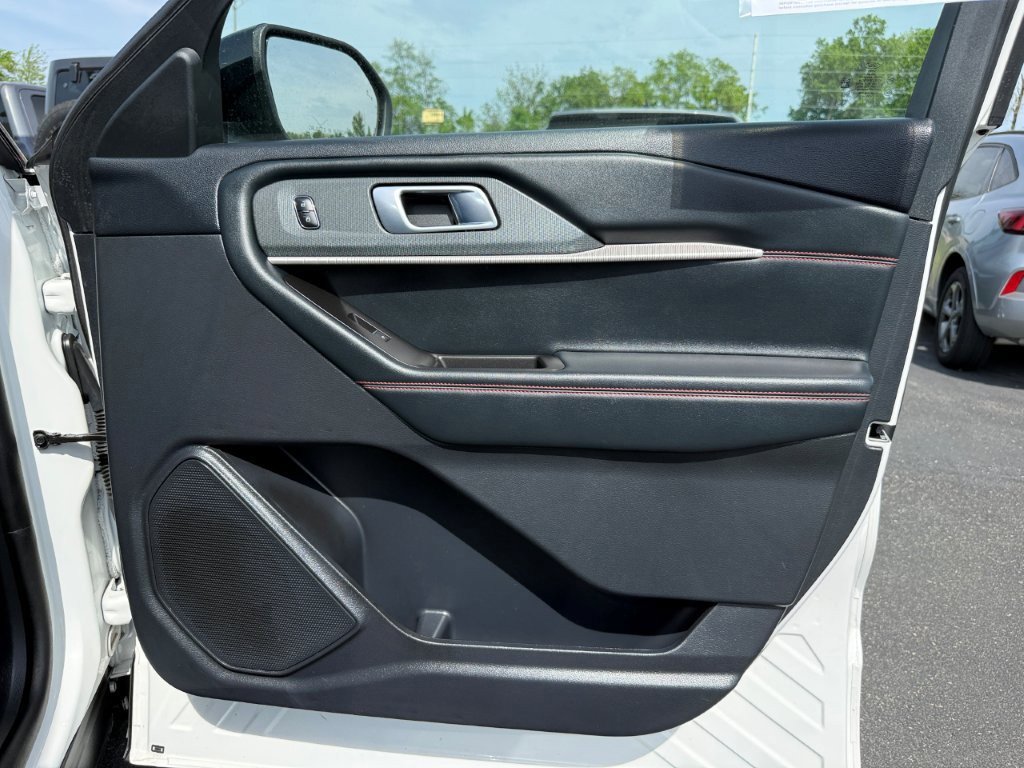 Certified 2025 Ford Explorer ST-Line w/ ST-Line Street Pack image 23