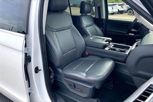 Certified 2025 Ford Expedition Active AWD/4WD image 6