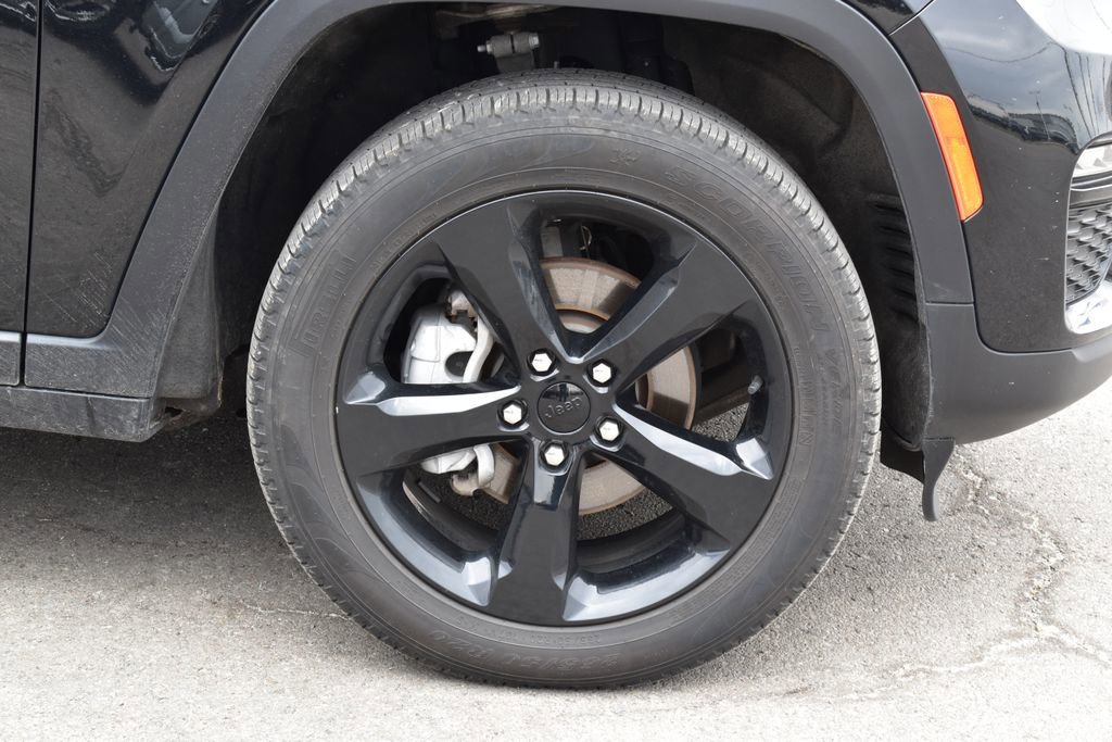 Used 2023 Jeep Grand Cherokee Limited w/ Black Appearance Package image 5