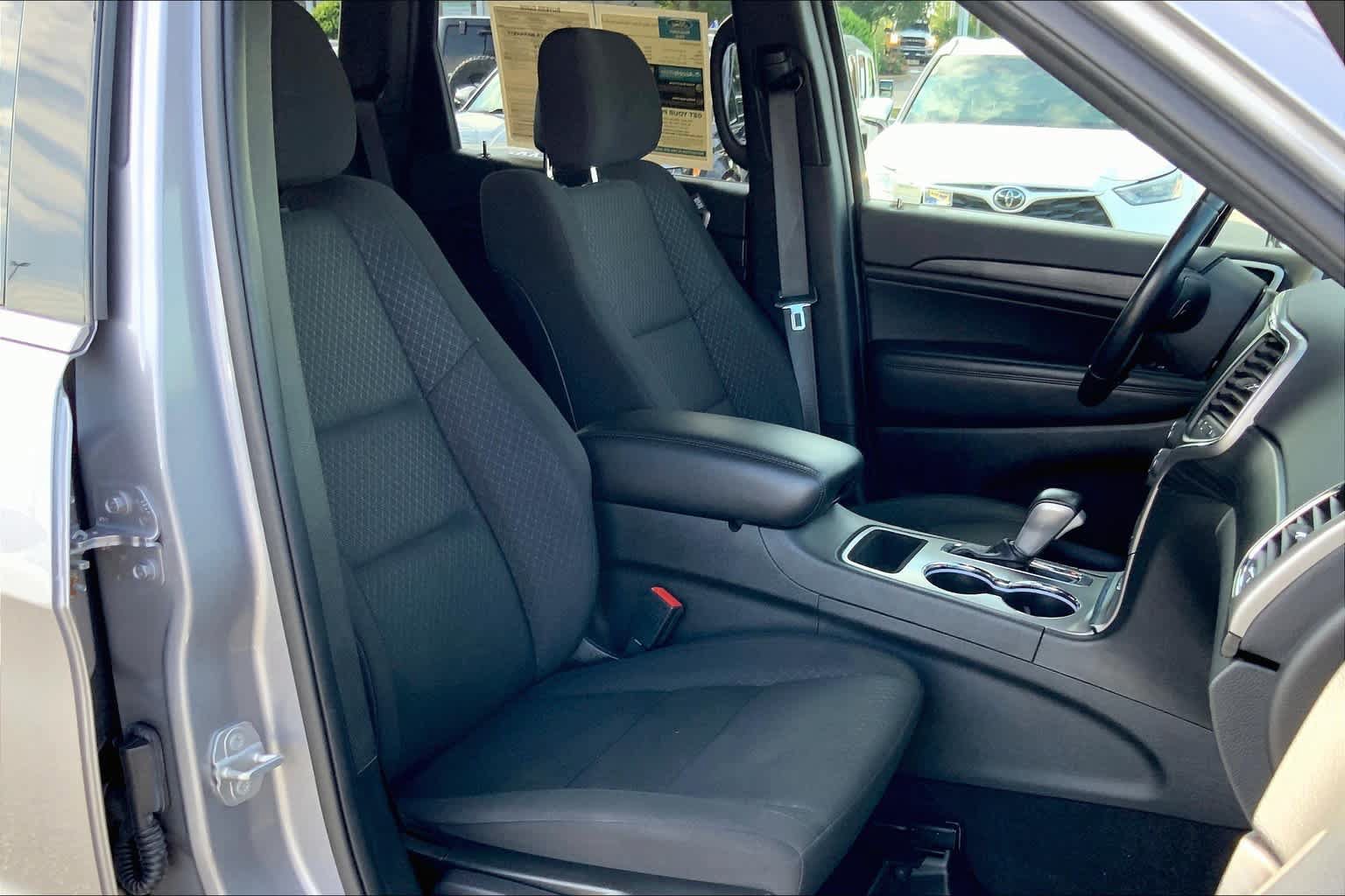 Used 2021 Jeep Grand Cherokee Laredo RWD image 9