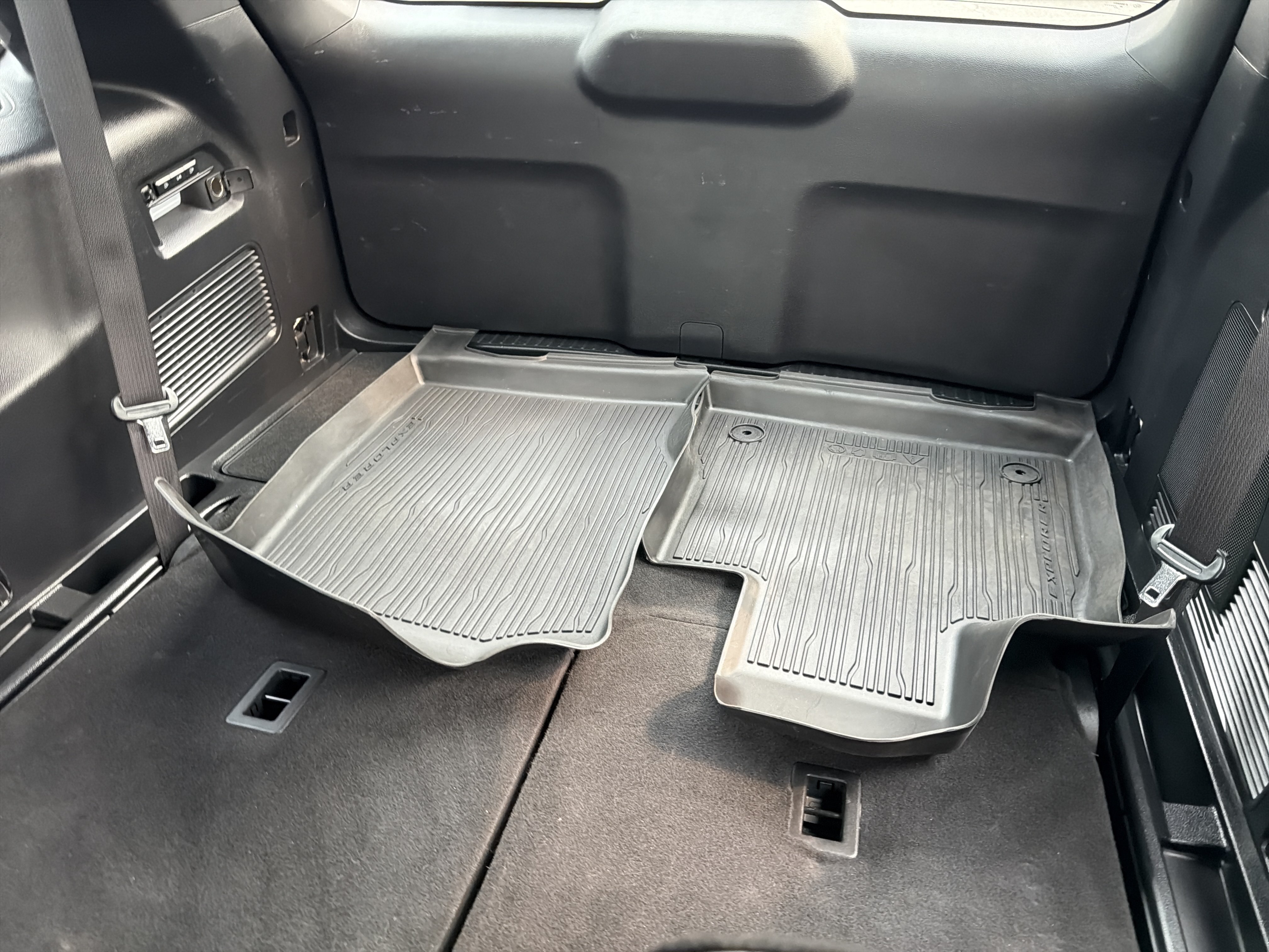 Certified 2022 Ford Explorer Platinum w/ Equipment Group 601A AWD/4WD image 14