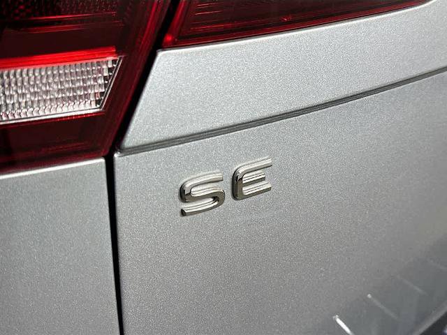 Used 2023 Volkswagen Tiguan SE R-Line AWD/4WD image 7