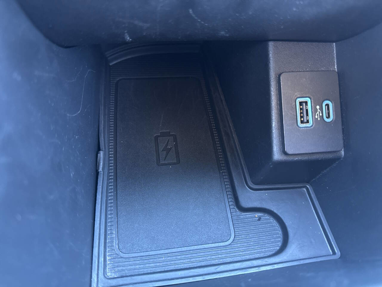 Certified 2024 Ford Edge Titanium image 37