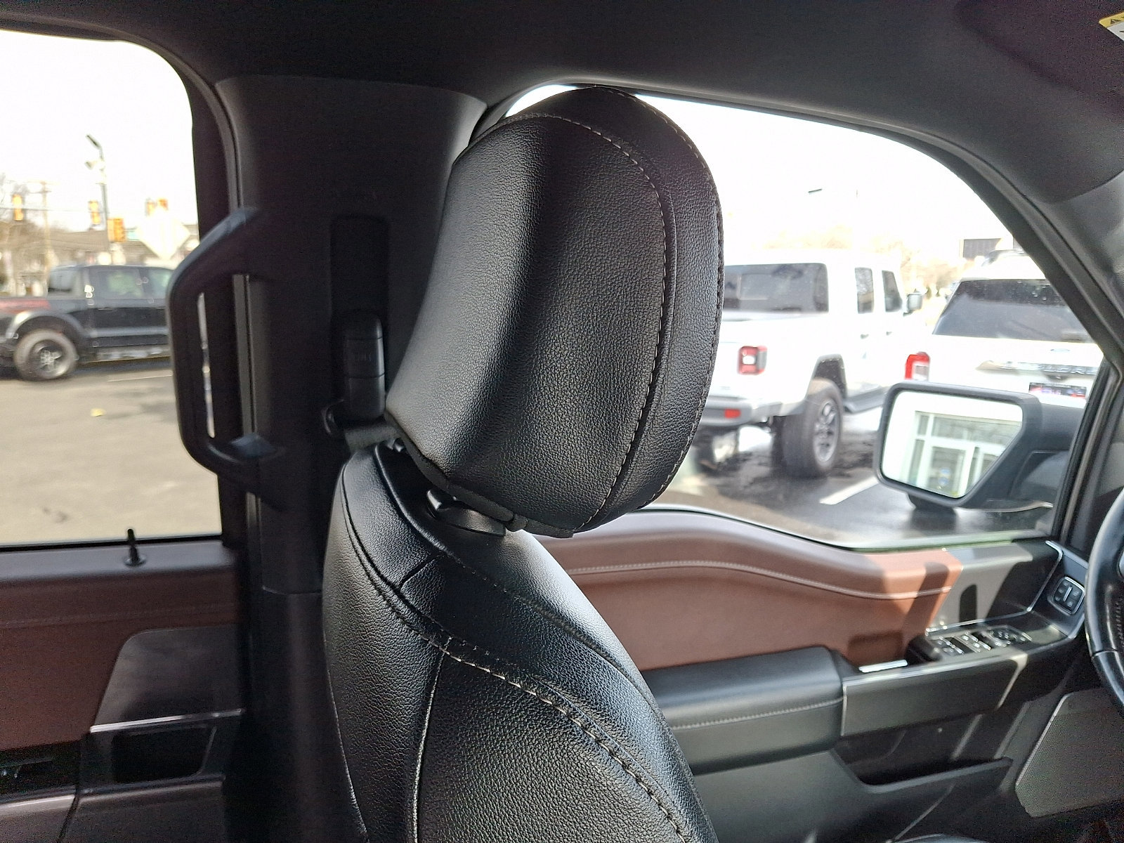 Certified 2022 Ford F150 Lariat w/ Equipment Group 502A High image 13