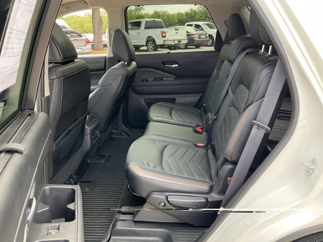Used 2023 Nissan Pathfinder Platinum w/ Cargo Package AWD/4WD image 11