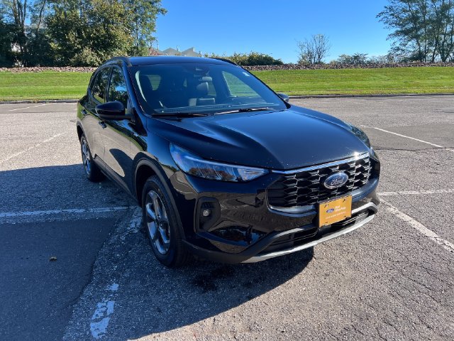 Certified 2025 Ford Escape ST-Line Select AWD/4WD image 2
