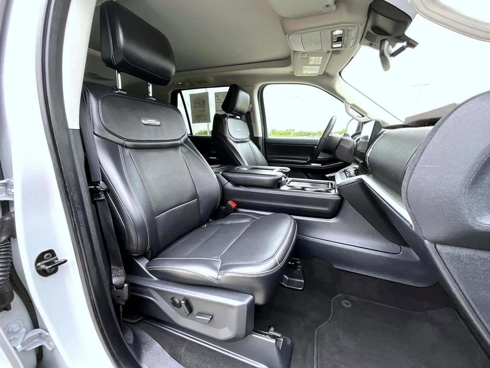 Certified 2025 Ford Expedition Platinum AWD/4WD image 16
