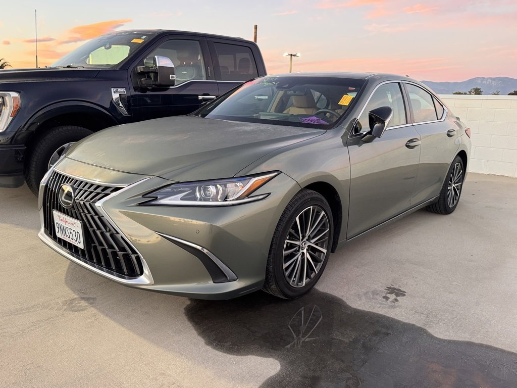 Used 2024 Lexus ES 300h w/ Premium Package image 3