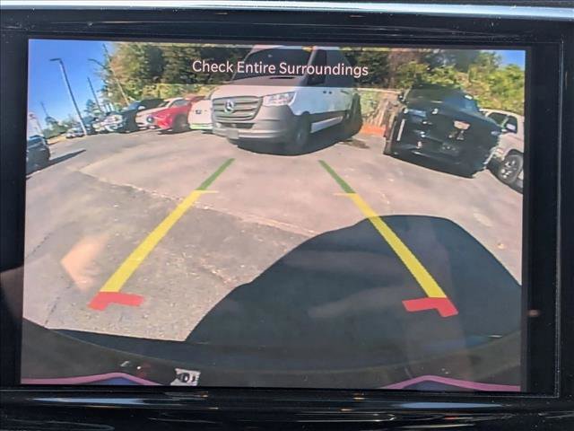 Used 2022 Chrysler Pacifica Touring-L image 14