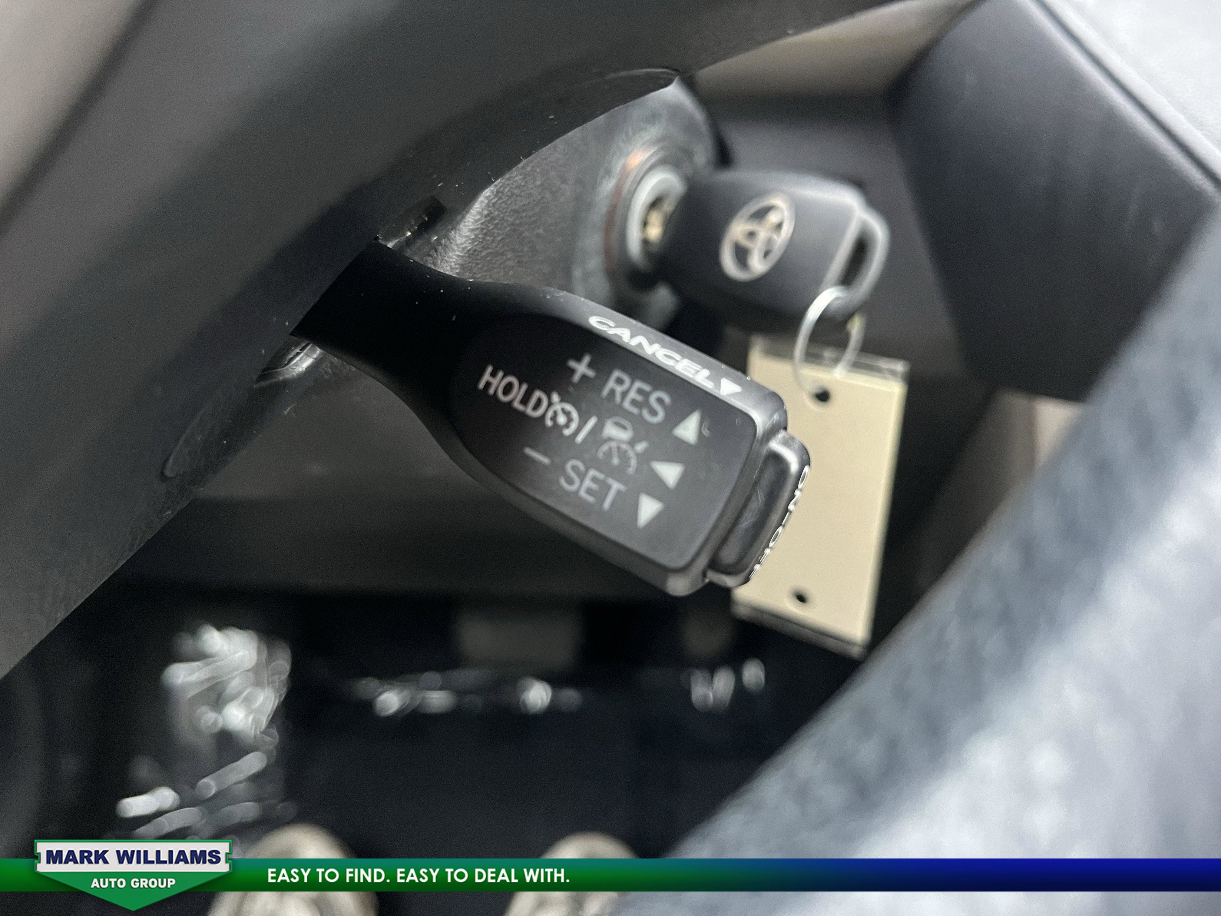 Used 2018 Toyota RAV4 LE image 27